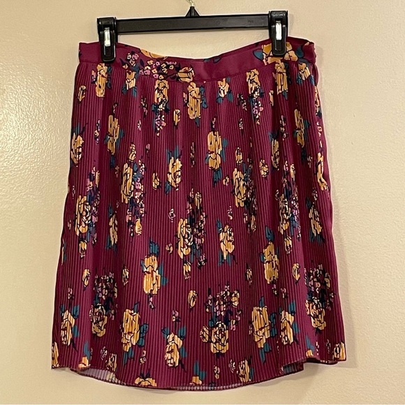 MODCLOTH NWOT Pleated Floral Chiffon Mini Skirt - Picture 4 of 8